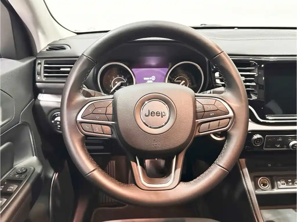 Jeep Grand Commander — миниатюра 7