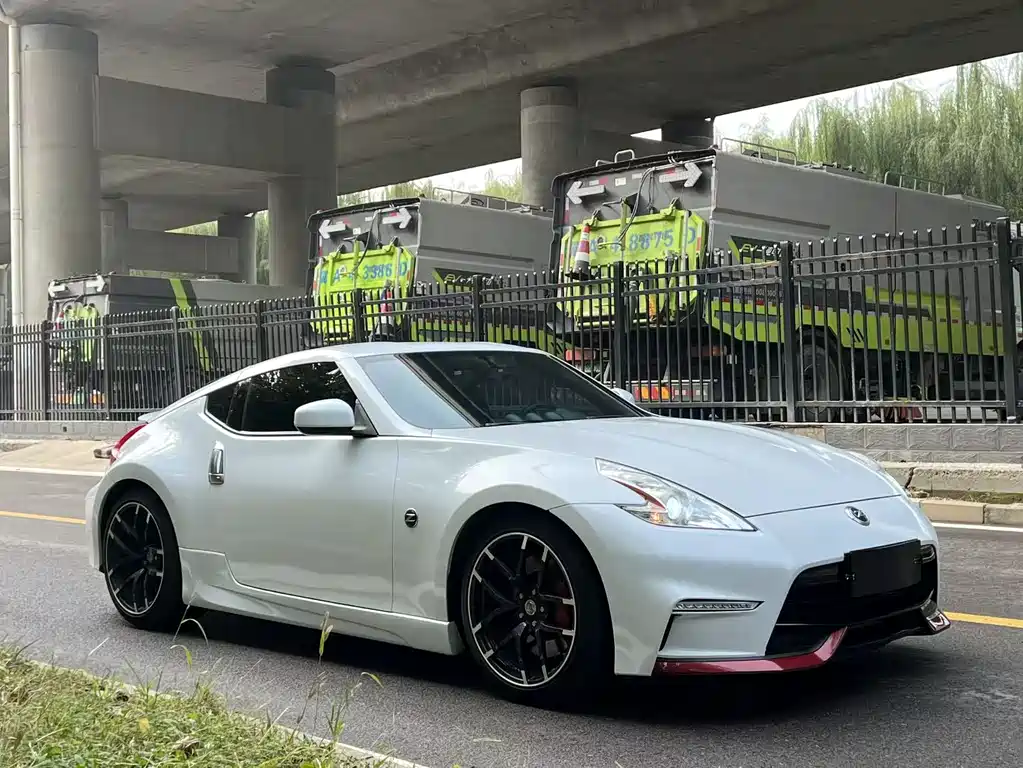 NISSAN 370Z
