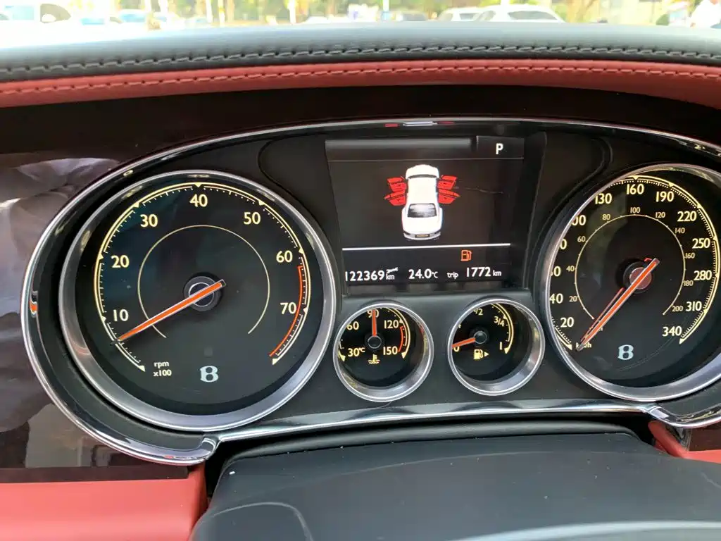 Bentley Flying Spur — миниатюра 13