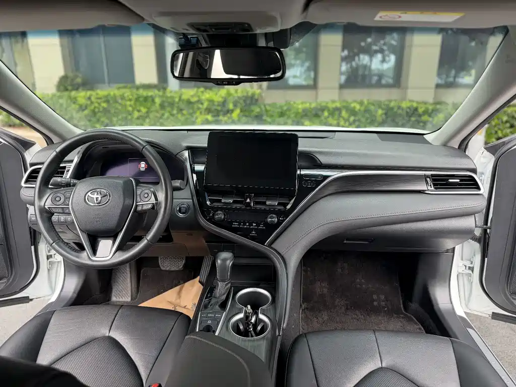 Toyota Camry — миниатюра 5