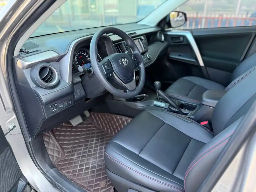 Toyota RAV4 — миниатюра 9