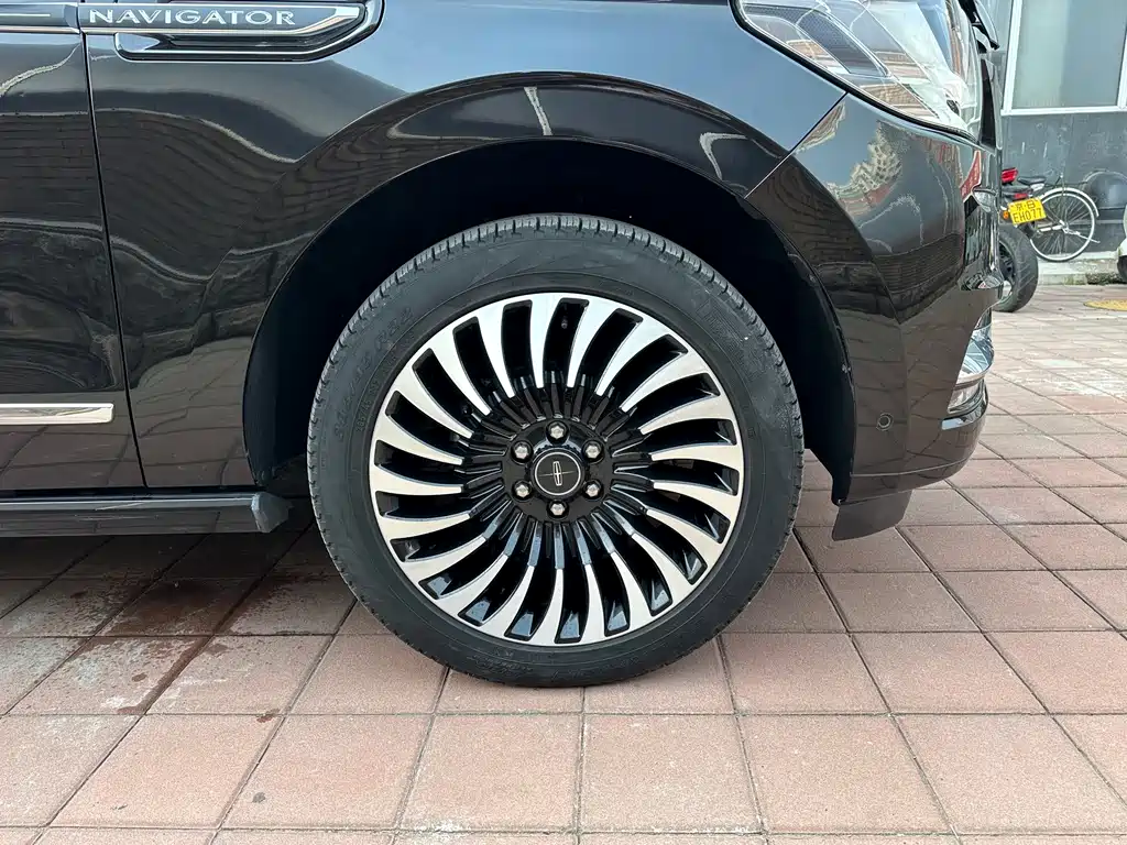 Lincoln Navigator — миниатюра 18