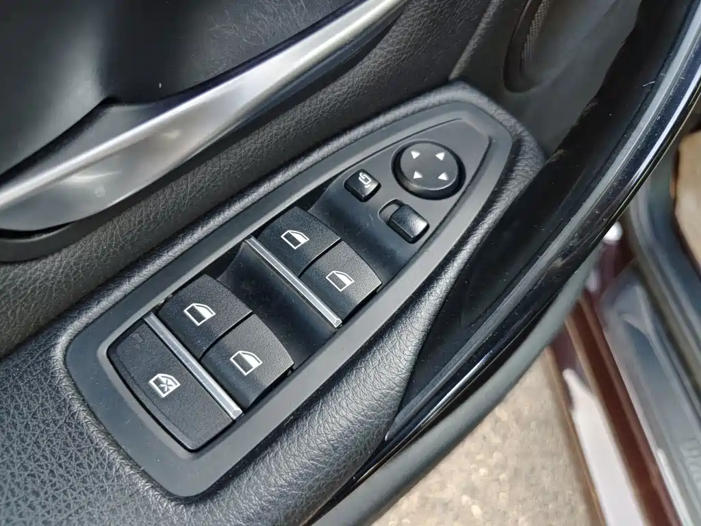 BMW 3 Series — миниатюра 14