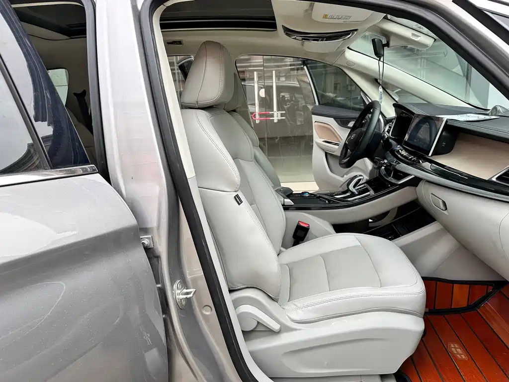 Geely Jia Ji New Energy — миниатюра 12