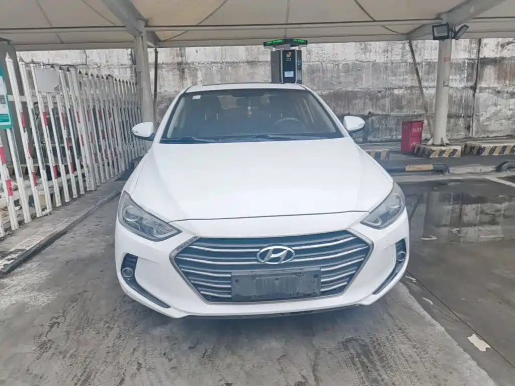 Hyundai Elantra — миниатюра 3