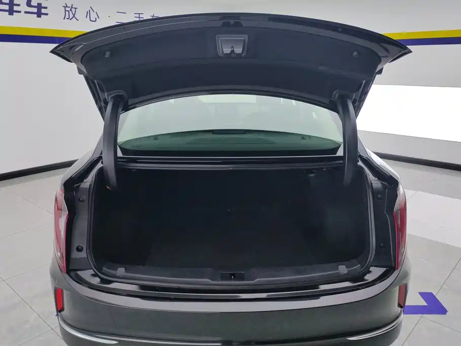 Hongqi Hongqi E-QM5 — миниатюра 4