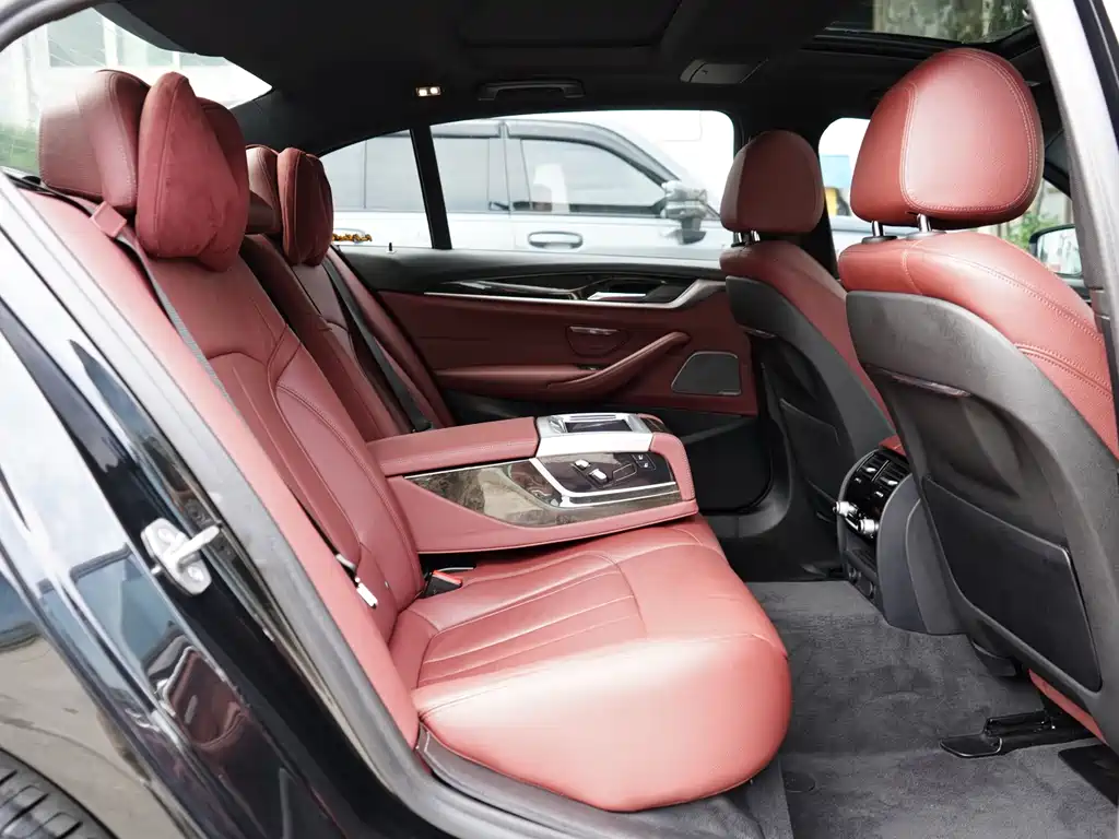 BMW 5 Series — миниатюра 6