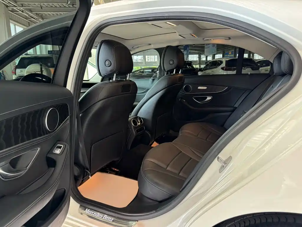 Mercedes-Benz C-Class — миниатюра 10