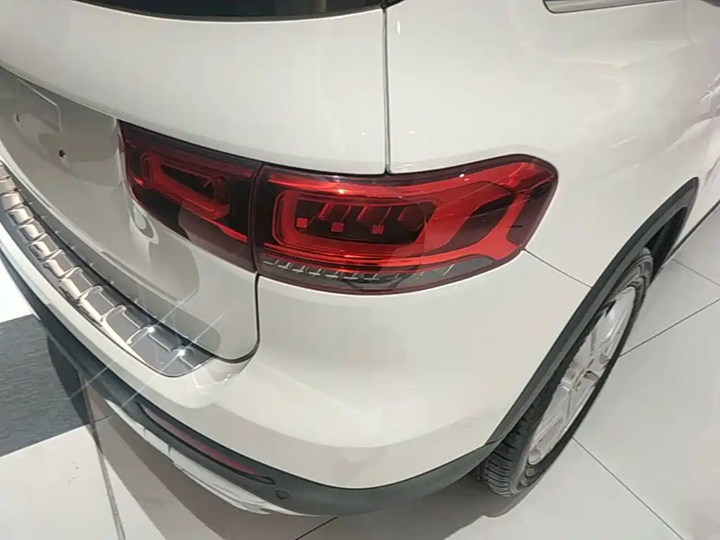 Mercedes-Benz GLB — миниатюра 8