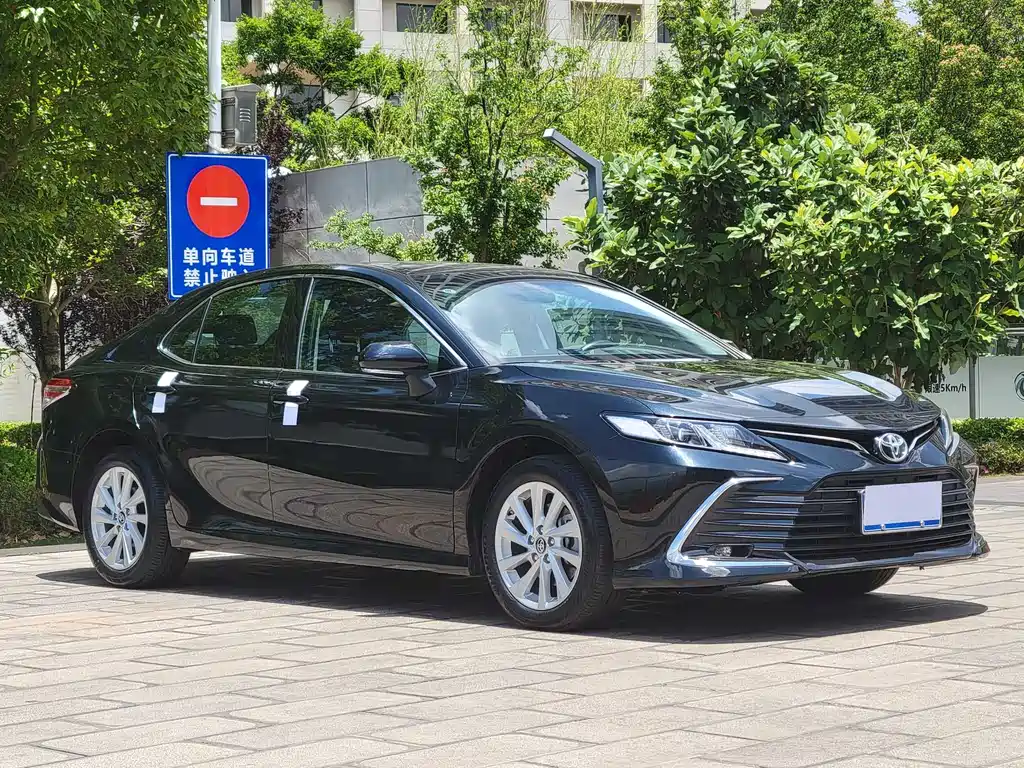 Toyota Camry 2023 2.0G Luxury