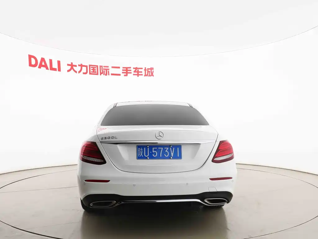 Mercedes-Benz E-Class — миниатюра 13