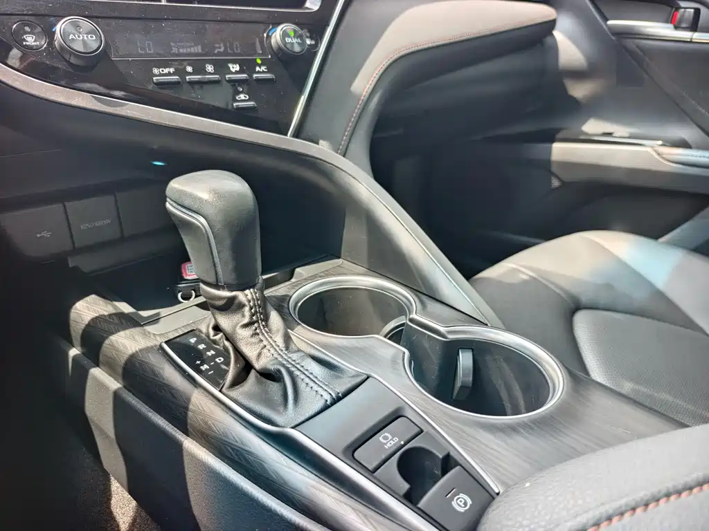 Toyota Camry — миниатюра 18