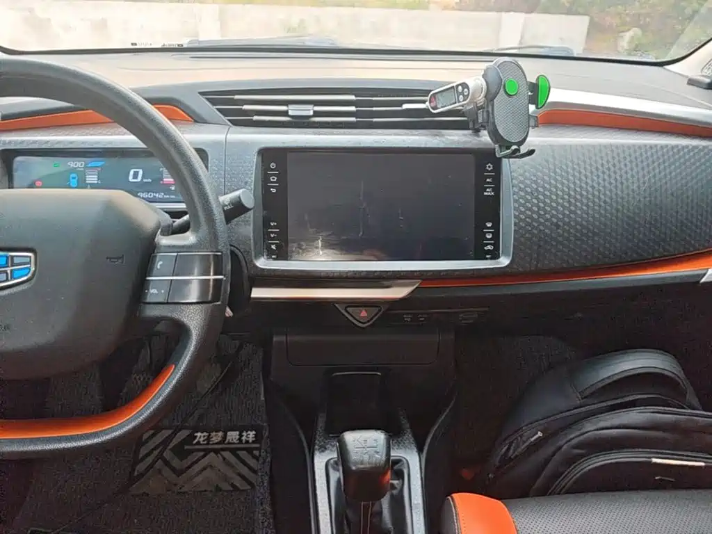 Geely Vision X1 — миниатюра 13