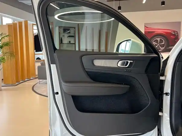 Volvo XC40 — миниатюра 7
