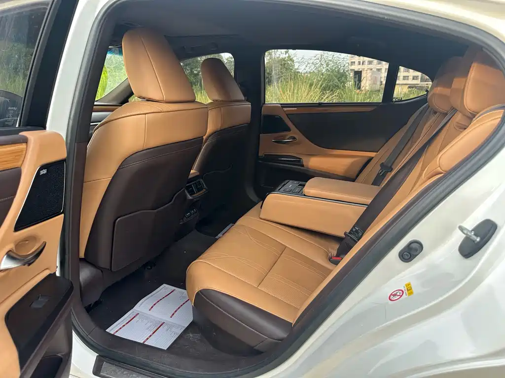 Lexus ES — миниатюра 5