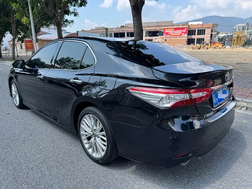 Toyota Camry — миниатюра 3