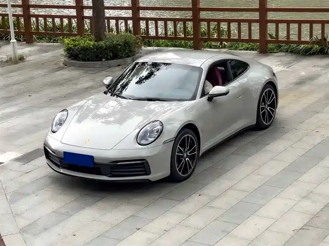 PORSCHE 911