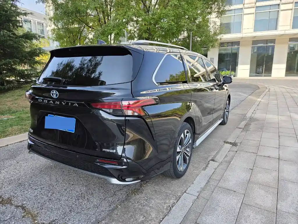 Toyota Granvia — миниатюра 4