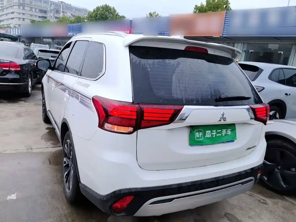 Mitsubishi Outlander — миниатюра 5