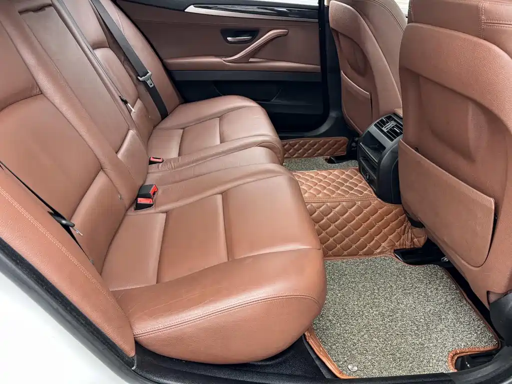 BMW 5 Series — миниатюра 7