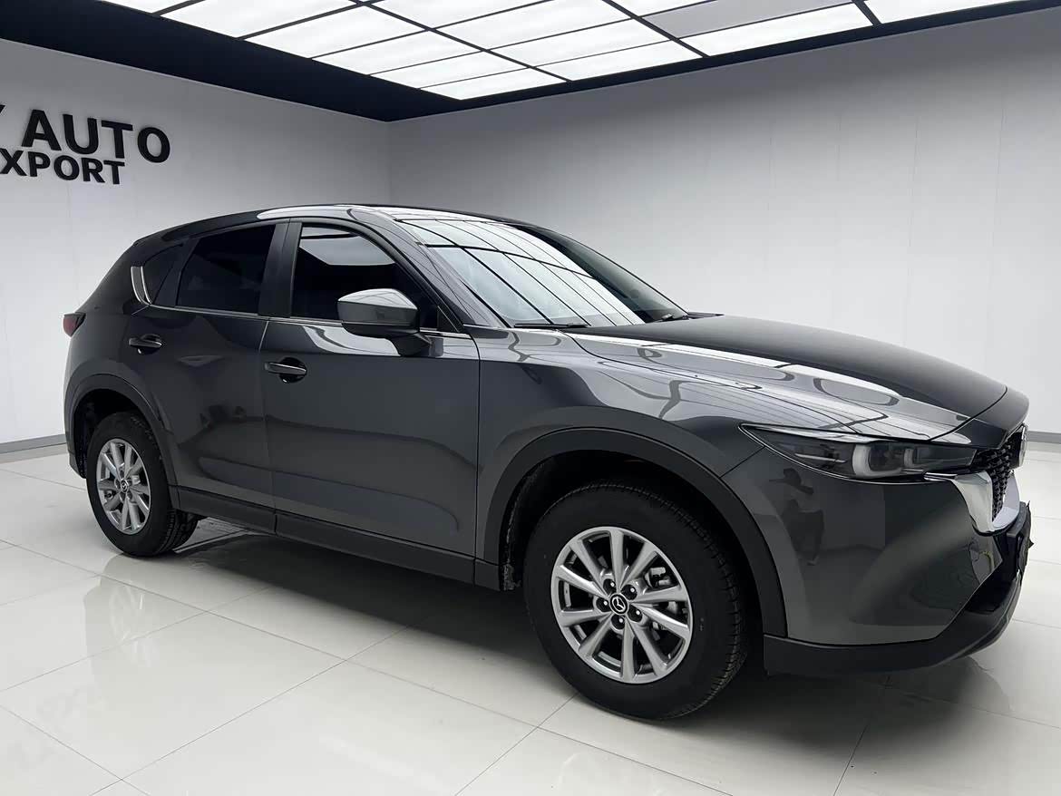 Mazda CX-5 2.0 л 2024 г. Серебристо-серый, пробег 3000 км