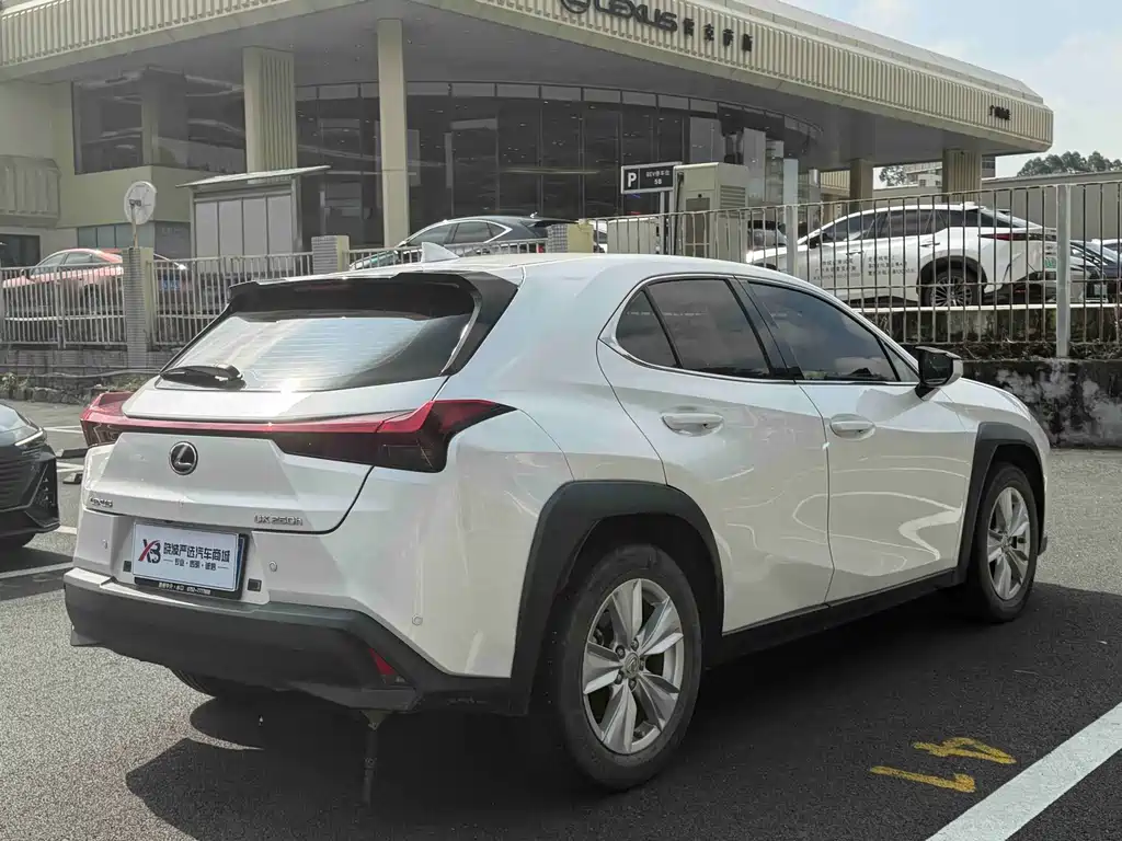 Lexus UX — миниатюра 7