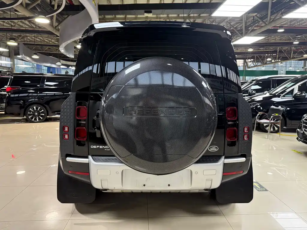 LAND ROVER DEFENDER