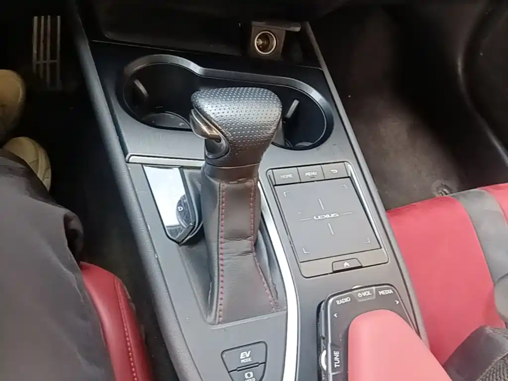 Lexus UX — миниатюра 14