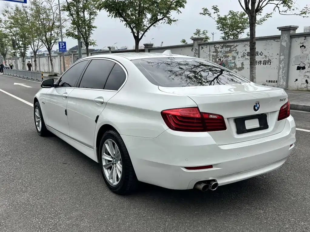 BMW 5 Series — миниатюра 12