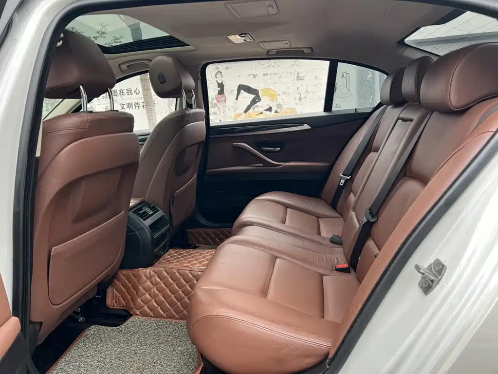 BMW 5 Series — миниатюра 9