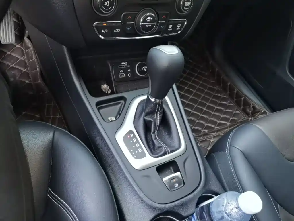 Jeep Cherokee — миниатюра 14