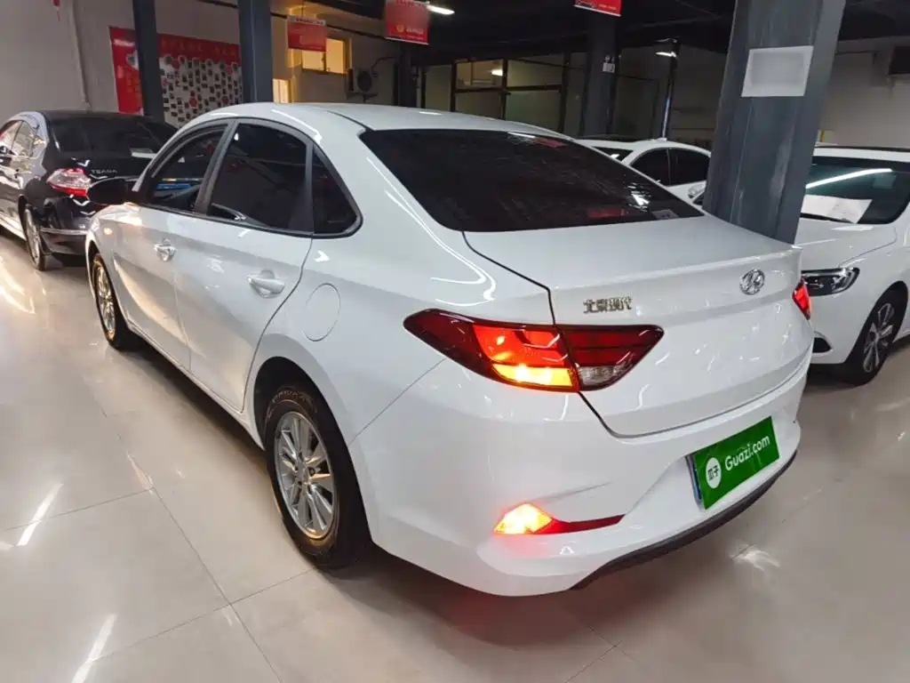 Hyundai Elantra — миниатюра 5
