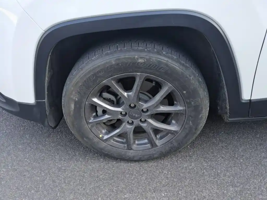 Jeep Cherokee — миниатюра 23