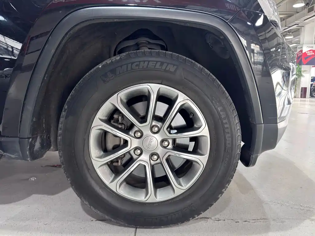 Jeep Grand Cherokee (Import) — миниатюра 21