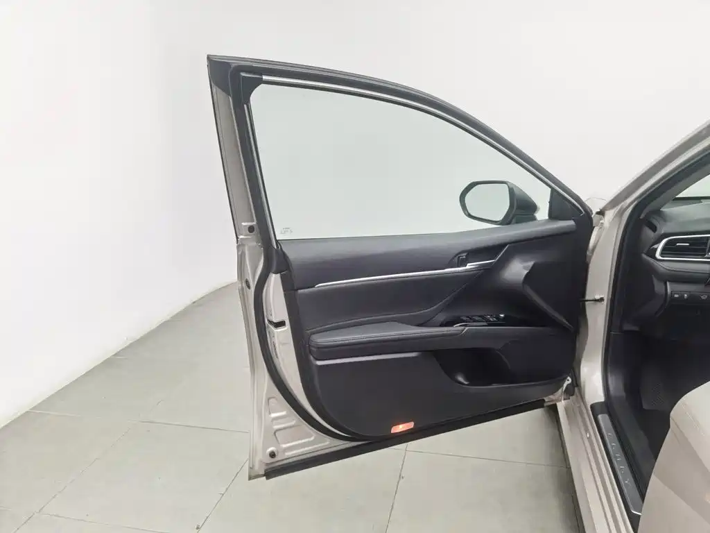 Toyota Camry — миниатюра 8