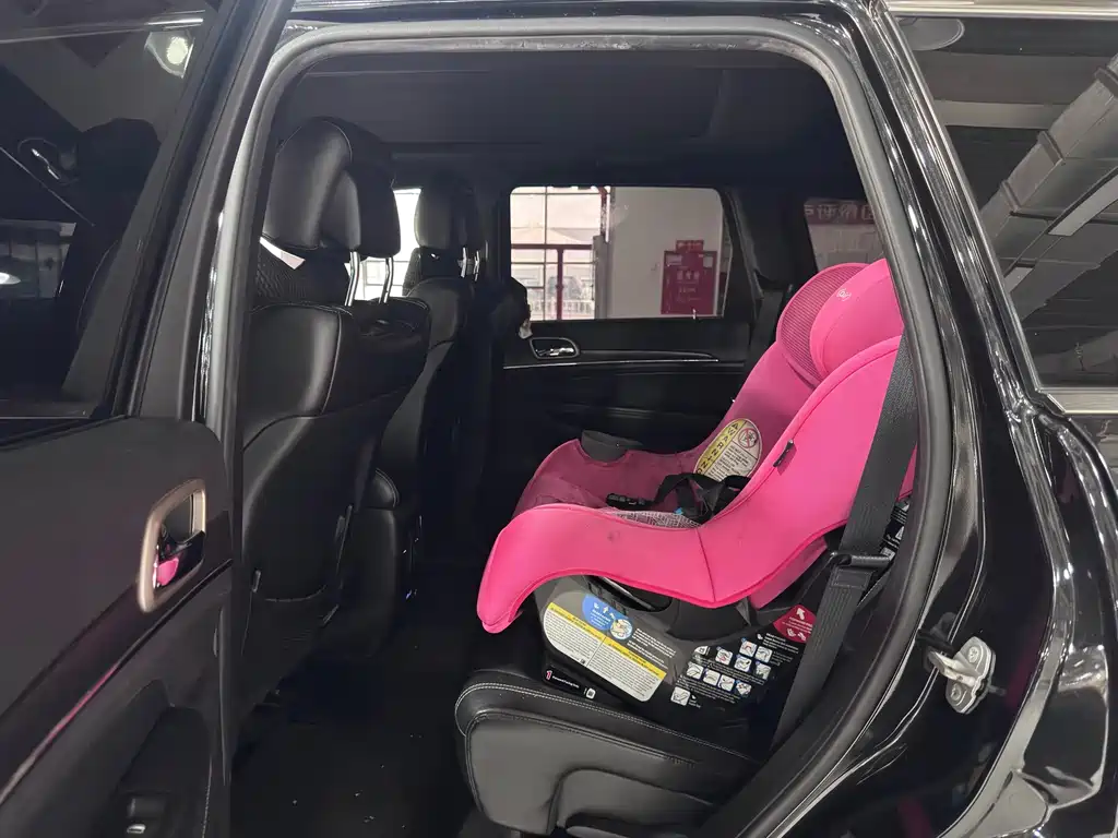 Jeep Grand Cherokee (Import) — миниатюра 8