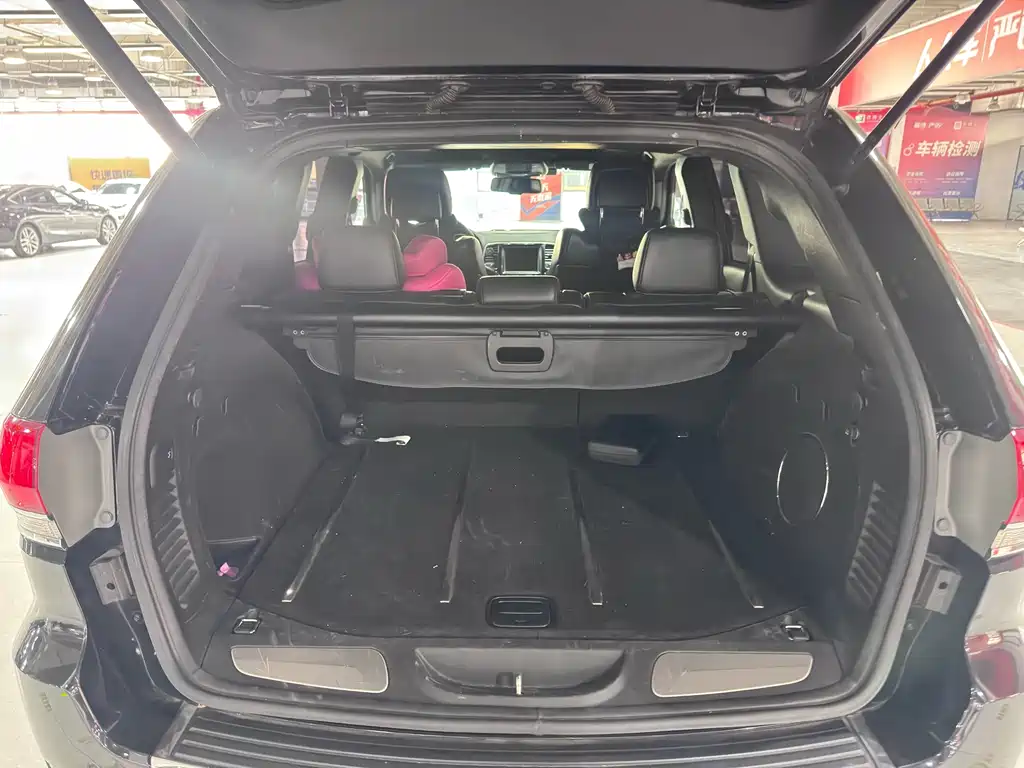 Jeep Grand Cherokee (Import) — миниатюра 20