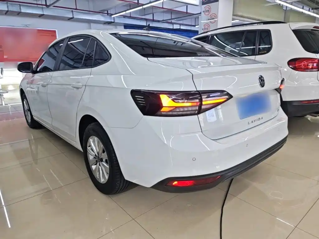 Volkswagen Lavida — миниатюра 5