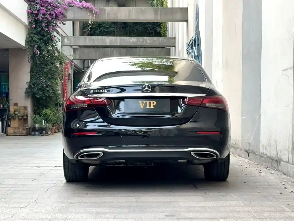 Mercedes-Benz E-Class — миниатюра 7