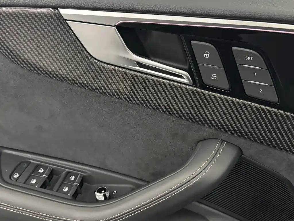 Audi RS 4 — миниатюра 10