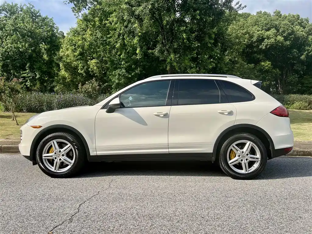 Porsche Cayenne — миниатюра 7