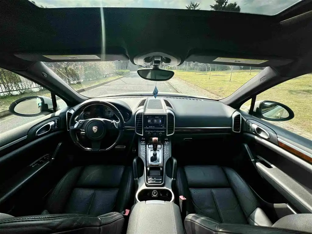 Porsche Cayenne — миниатюра 16