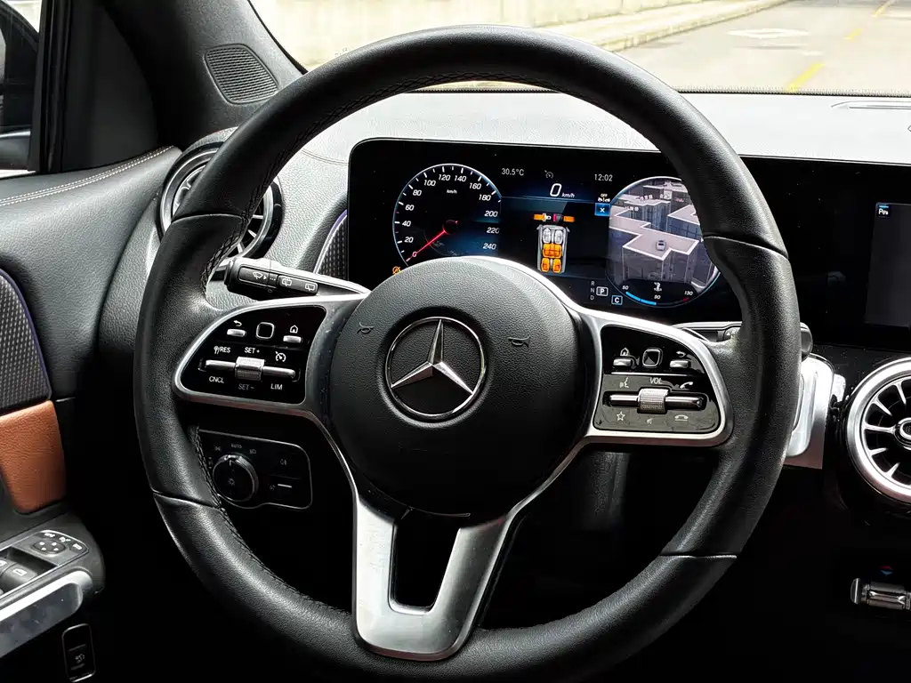 Mercedes-Benz GLB — миниатюра 19