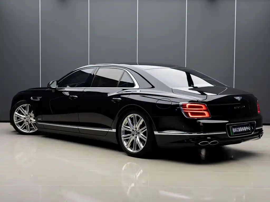 Bentley Flying Spur PHEV — миниатюра 6