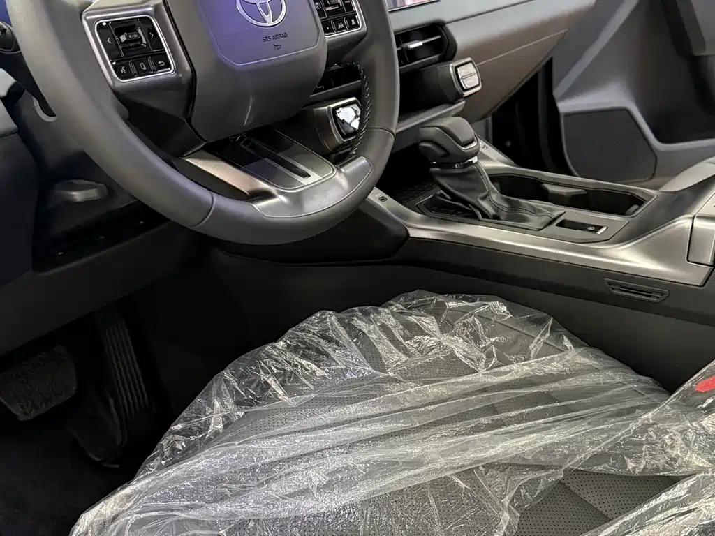 Toyota RAV4 — миниатюра 4