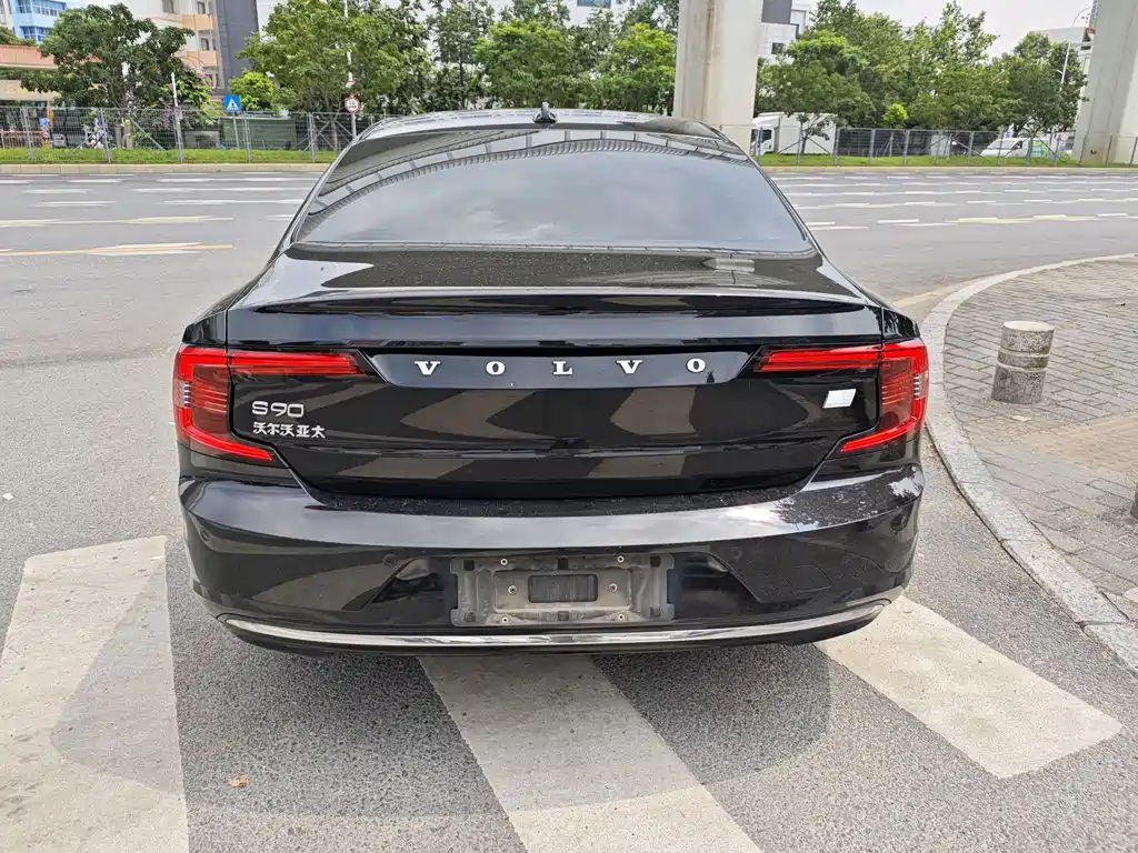 Volvo S90 PHEV — миниатюра 11