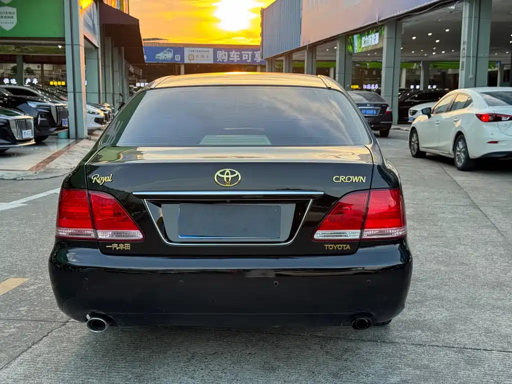 Toyota Crown — миниатюра 9