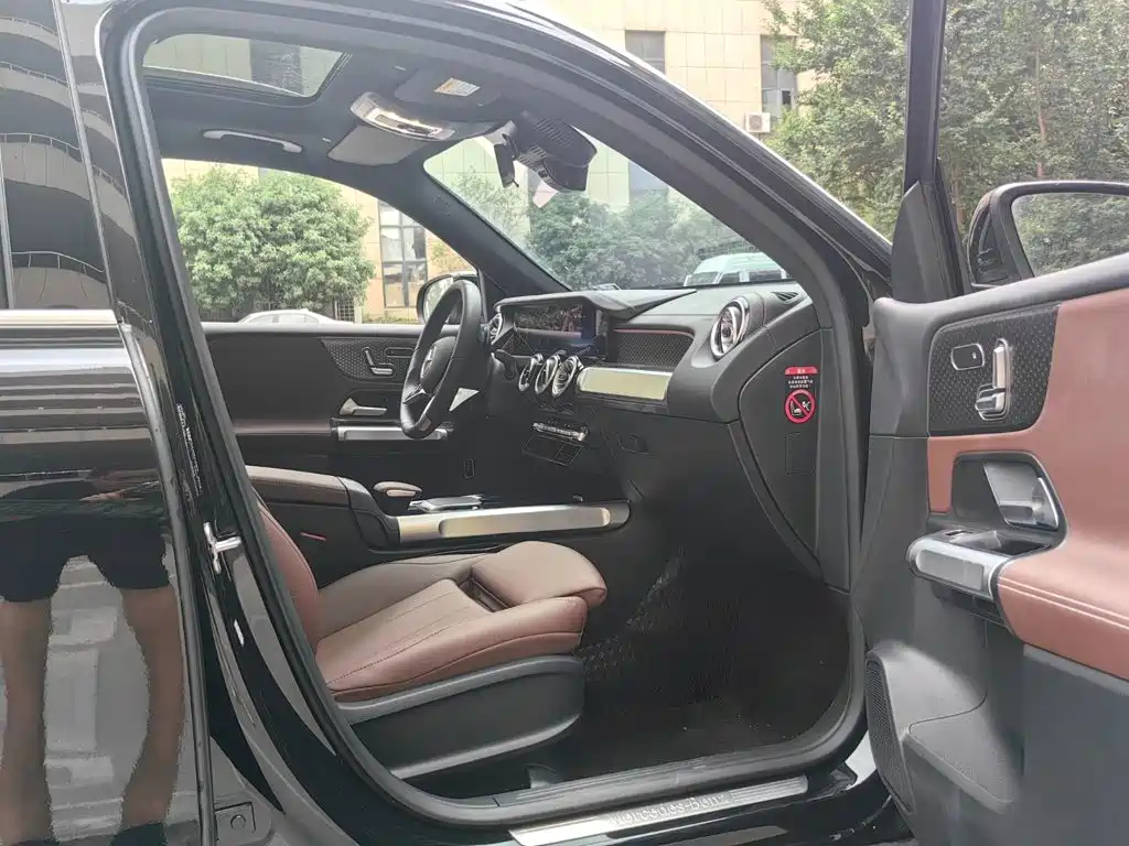 Mercedes-Benz GLB — миниатюра 21