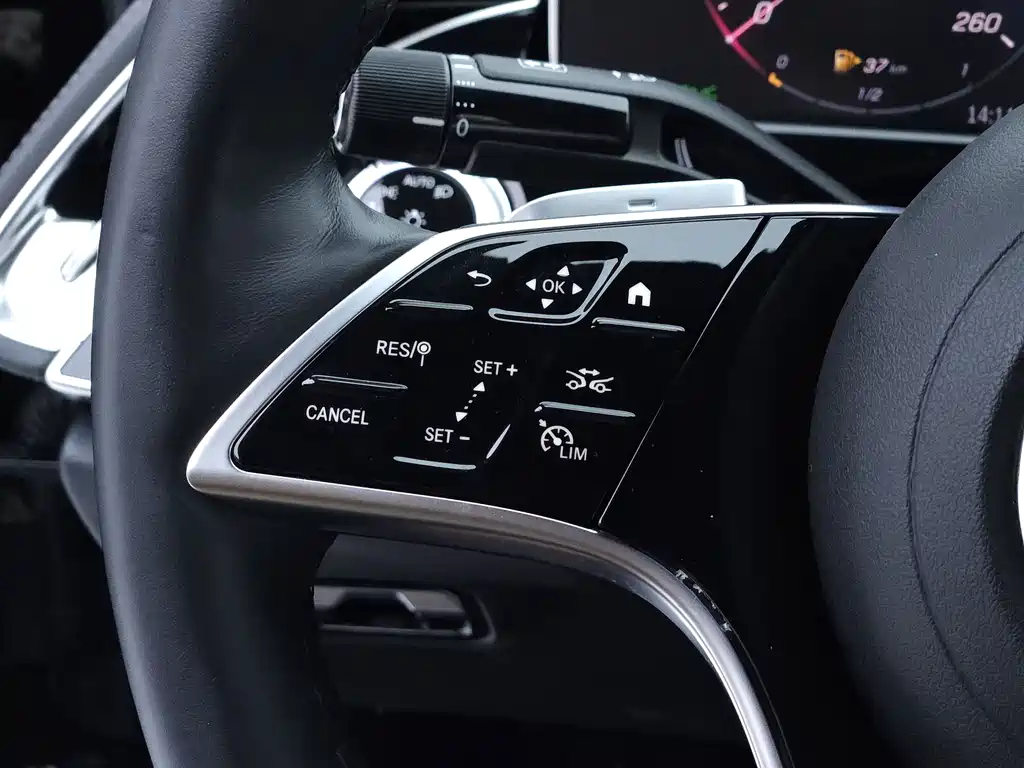 Mercedes-Benz E-Class — миниатюра 18