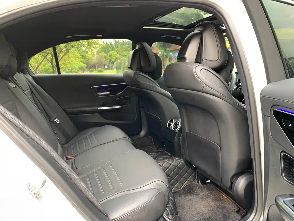 Mercedes-Benz C-Class — миниатюра 12